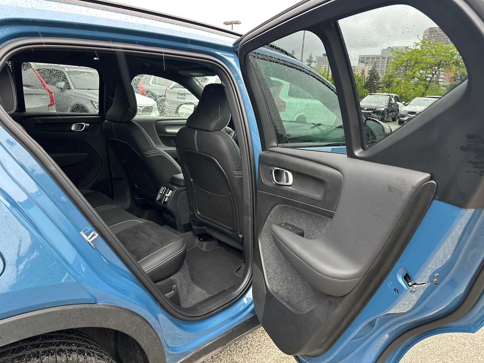 2025 Volvo XC40 Plus Dark Theme
