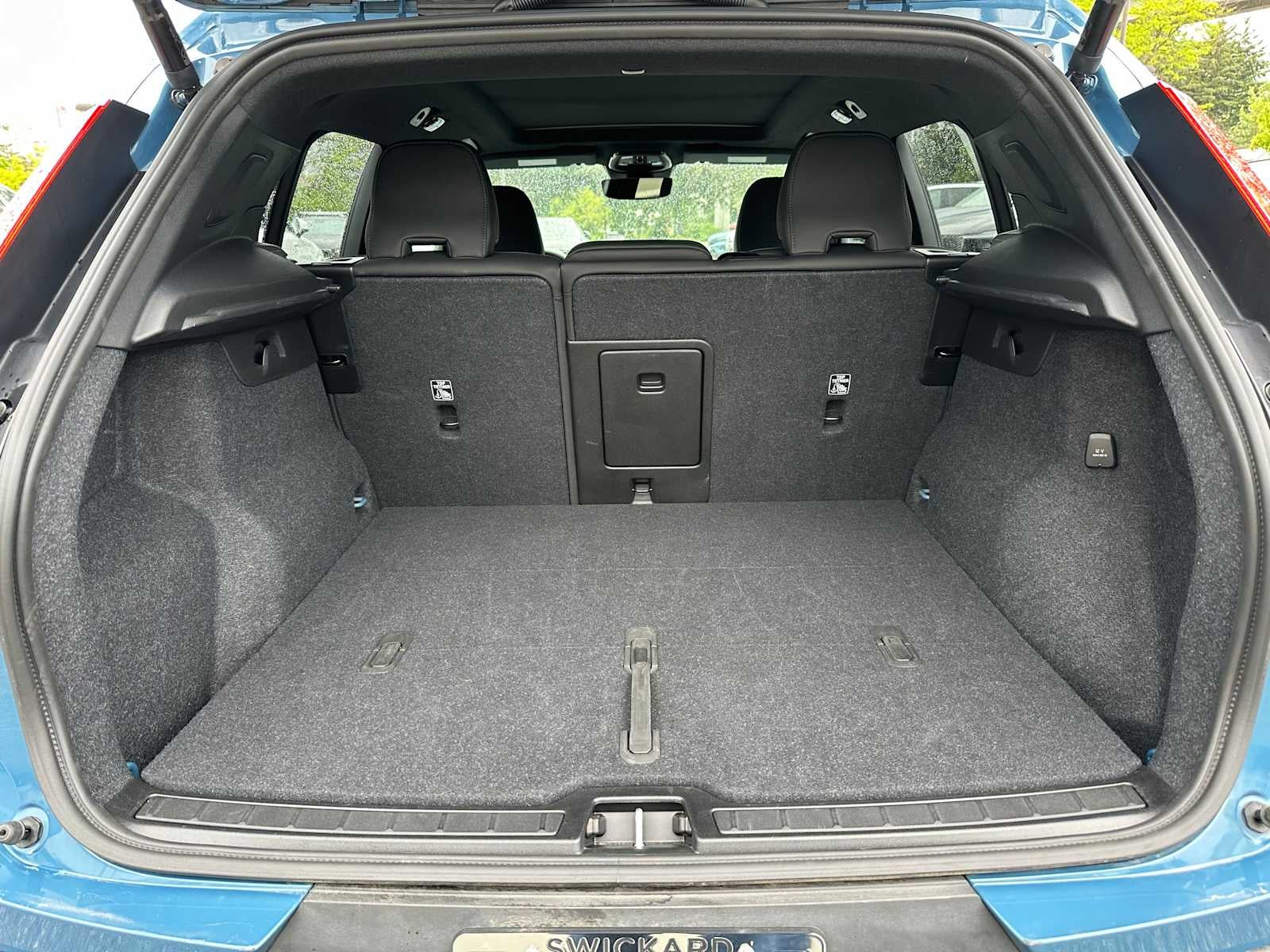 2025 Volvo XC40 Plus Dark Theme
