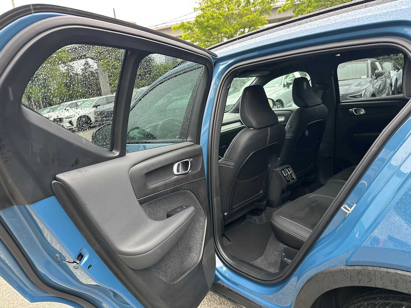 2025 Volvo XC40 Plus Dark Theme
