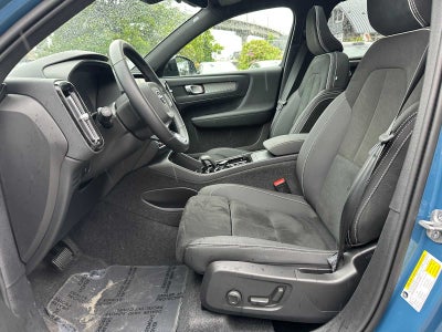 2025 Volvo XC40 Plus Dark Theme