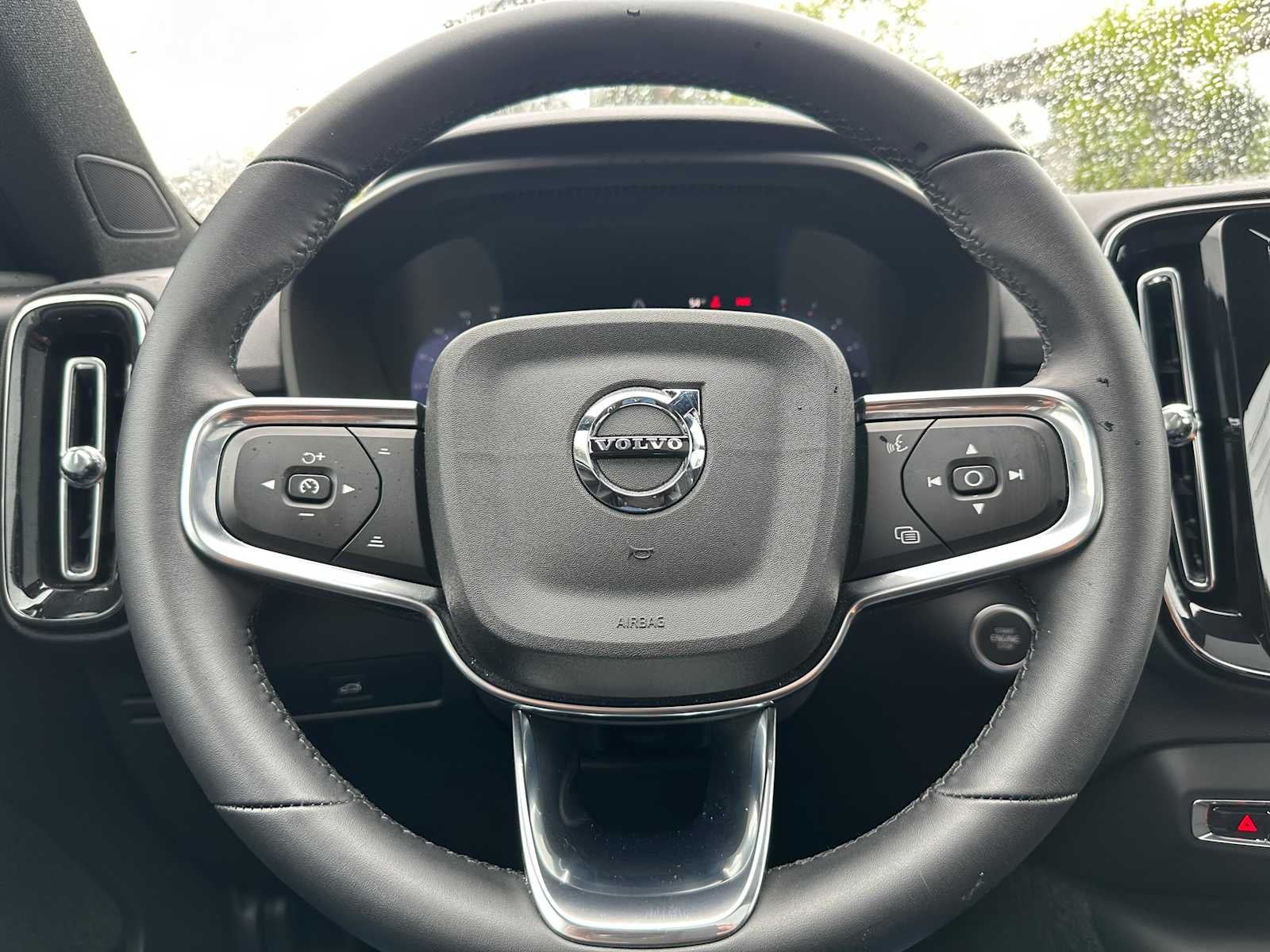 2025 Volvo XC40 Plus Dark Theme