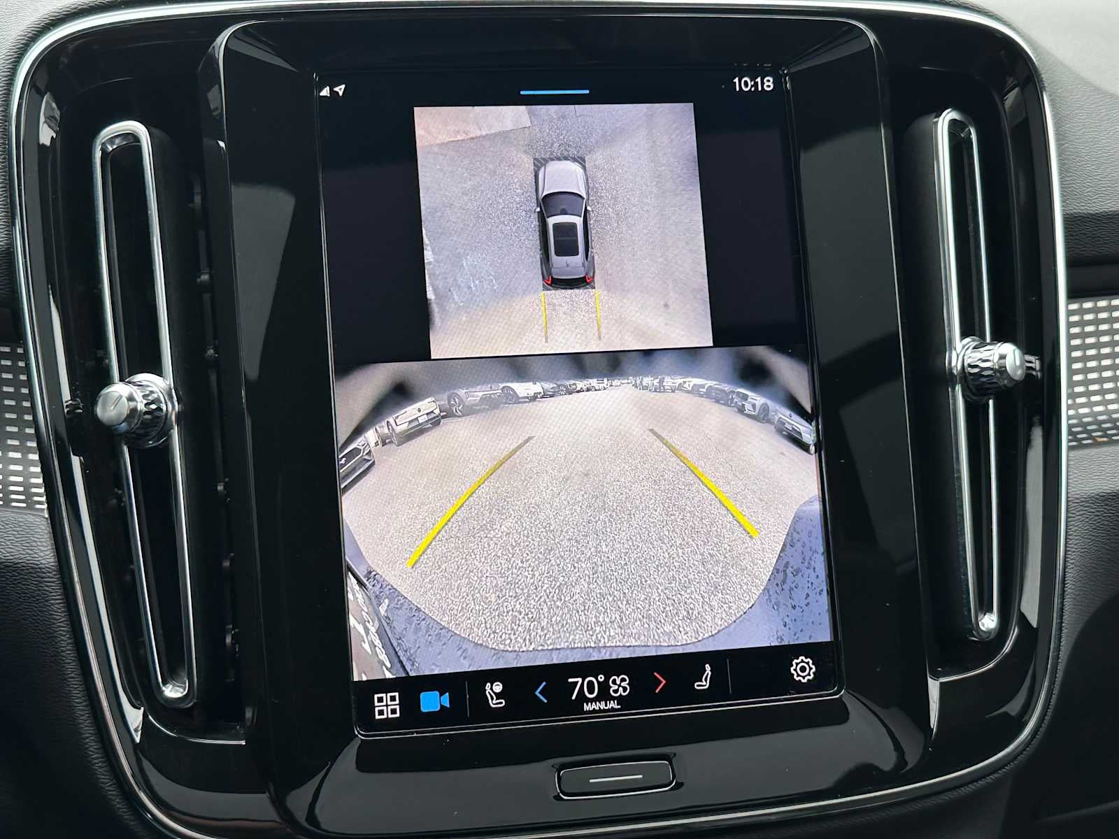 2025 Volvo XC40 Plus Dark Theme