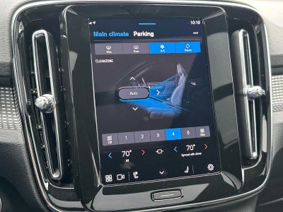 2025 Volvo XC40 Plus Dark Theme