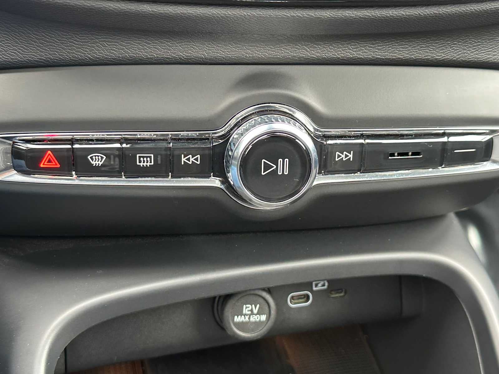 2025 Volvo XC40 Plus Dark Theme