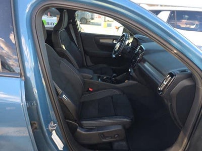 2025 Volvo XC40 Plus Dark Theme