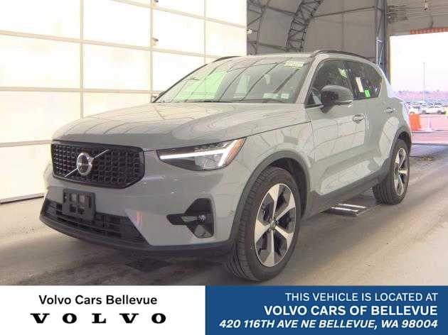 2025 Volvo XC40 Plus Dark Theme
