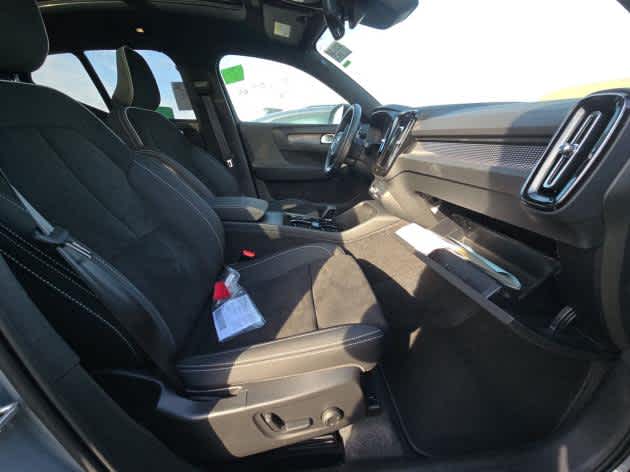 2025 Volvo XC40 Plus Dark Theme