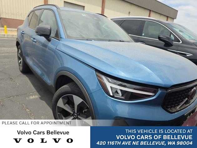 2025 Volvo XC40 Plus Dark Theme