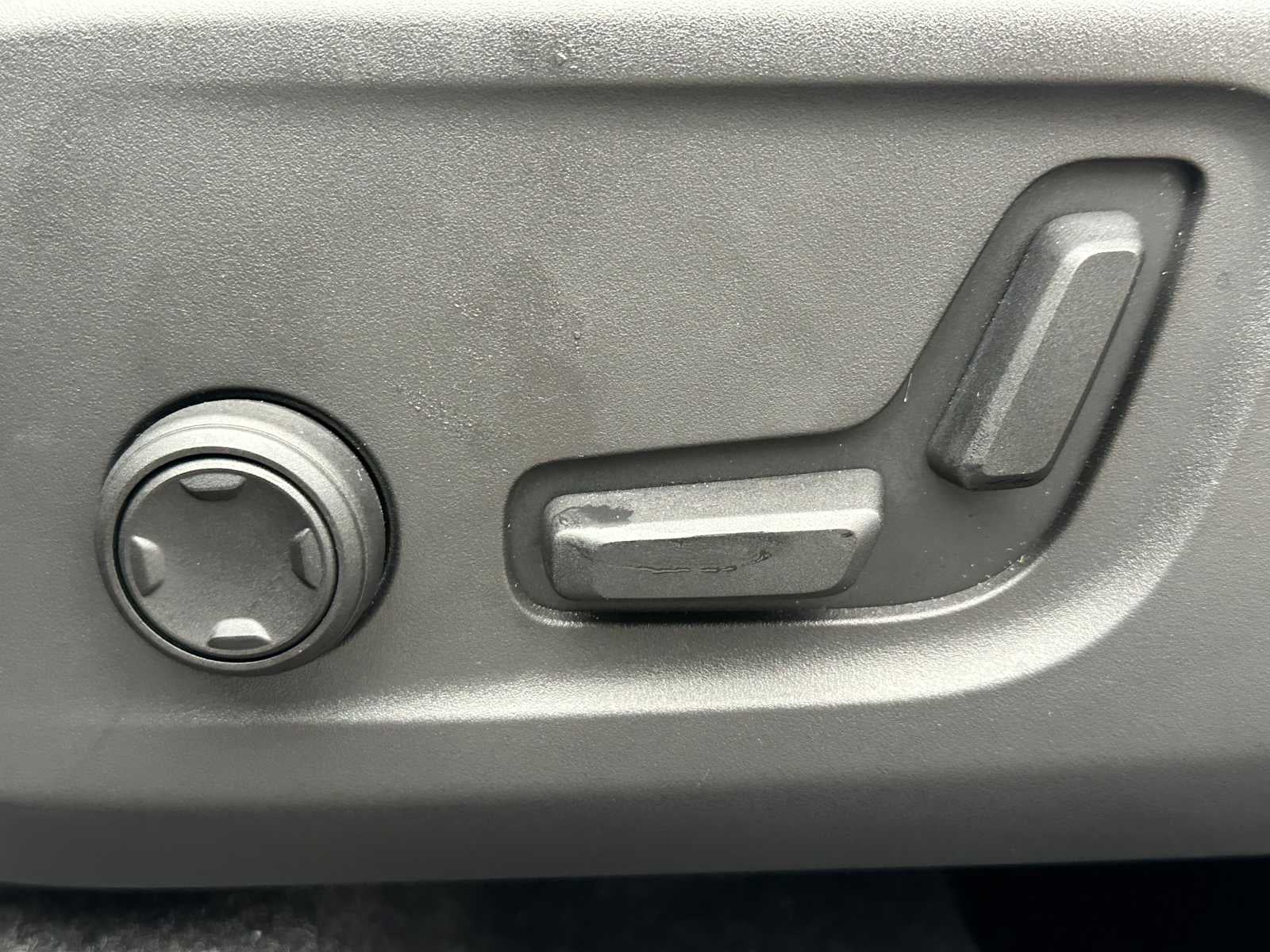 2025 Volvo XC40 Plus Dark Theme