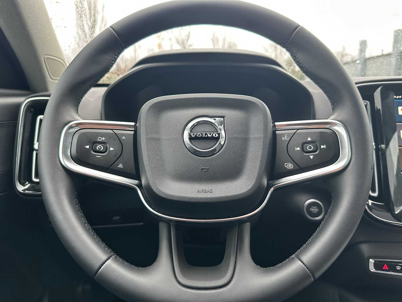 2025 Volvo XC40 Plus Dark Theme