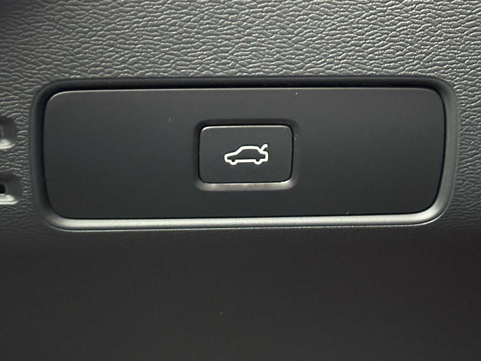 2025 Volvo XC40 Plus Dark Theme