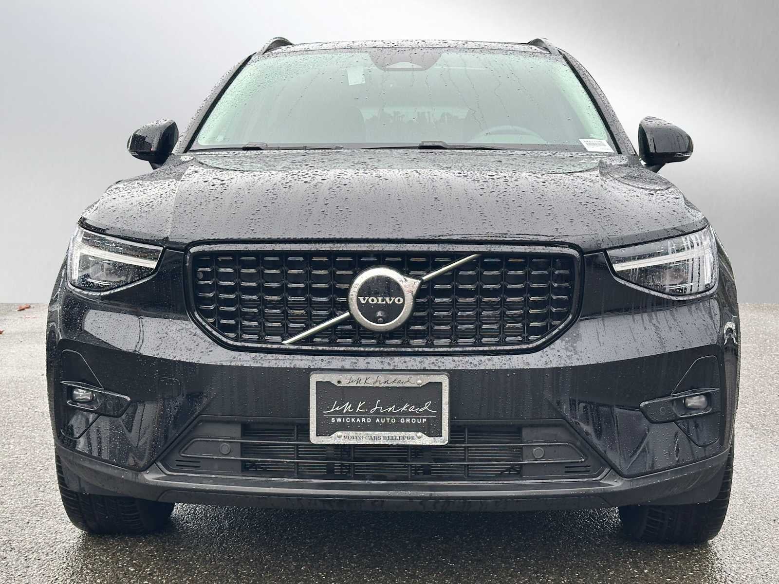 2025 Volvo XC40 Plus Dark Theme