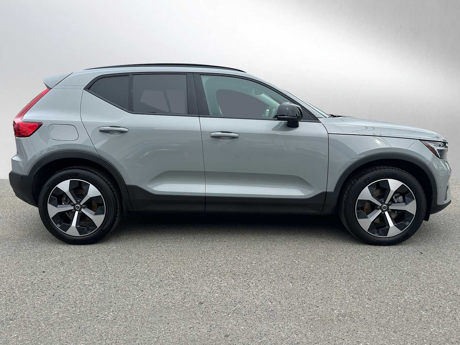 2026 Volvo XC40 Plus