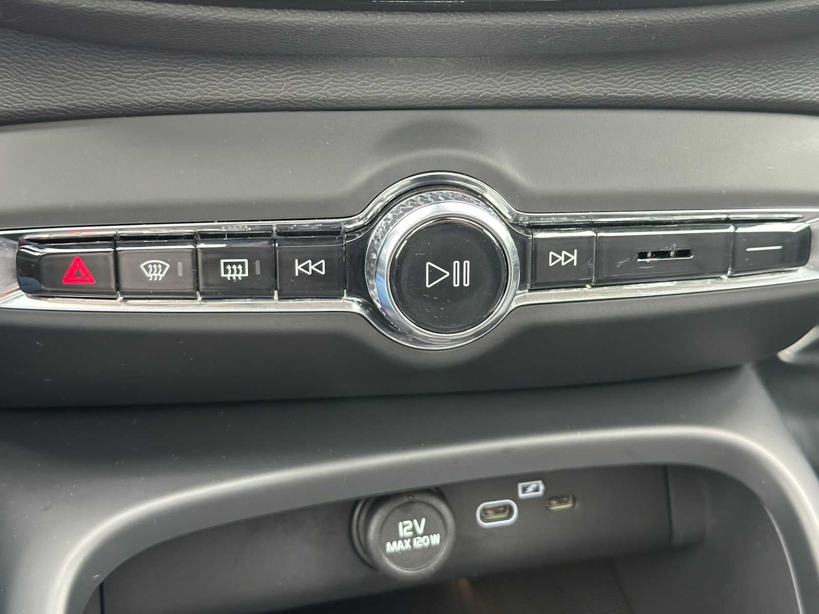 2026 Volvo XC40 Plus