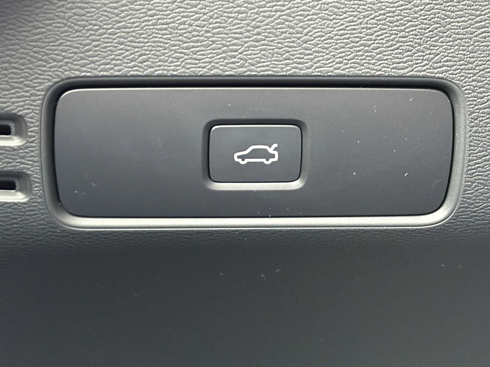 2026 Volvo XC40 Plus
