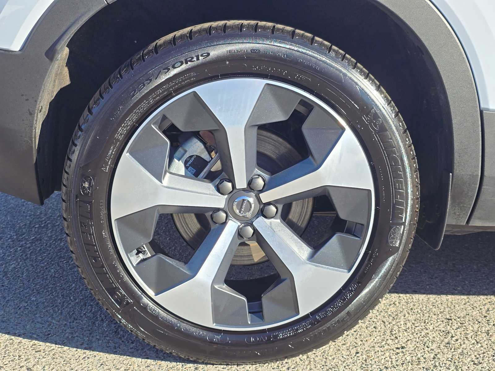 2026 Volvo XC40 Plus