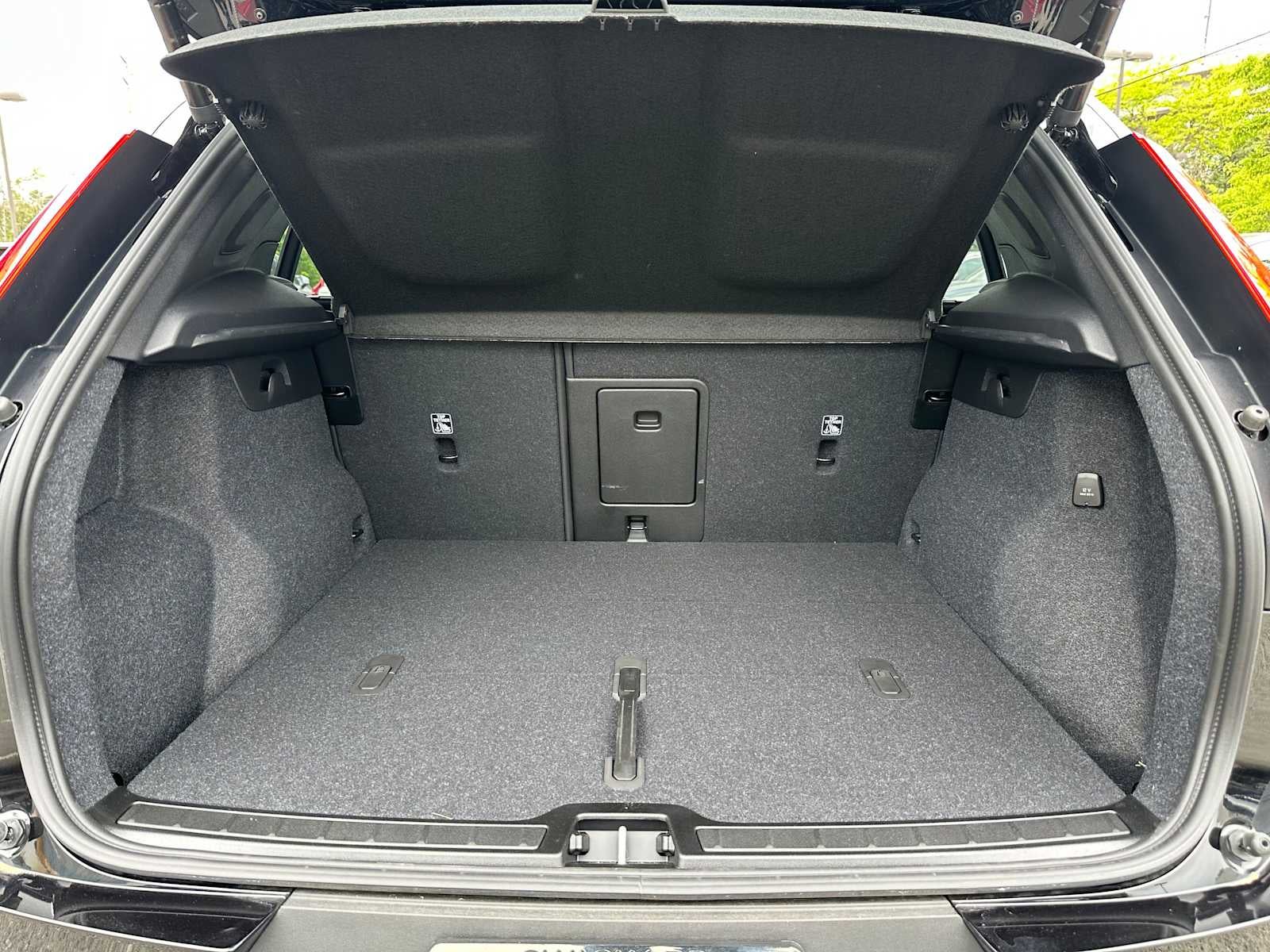 2025 Volvo XC40 Plus Dark Theme