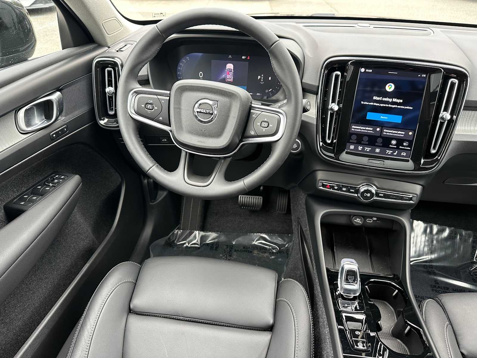 2025 Volvo XC40 Plus Dark Theme