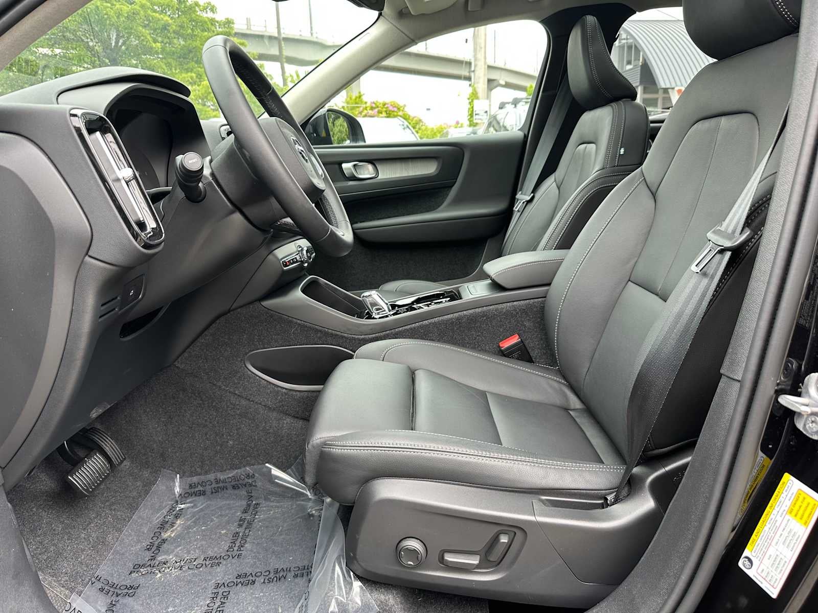 2025 Volvo XC40 Plus Dark Theme