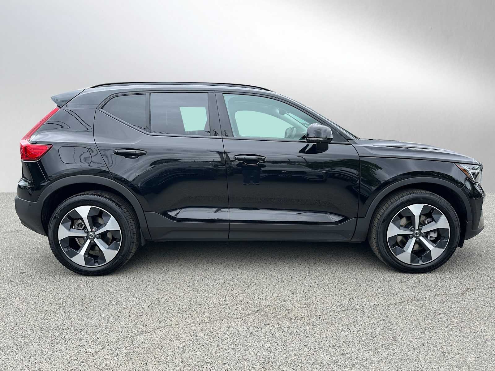 2025 Volvo XC40 Plus Dark Theme