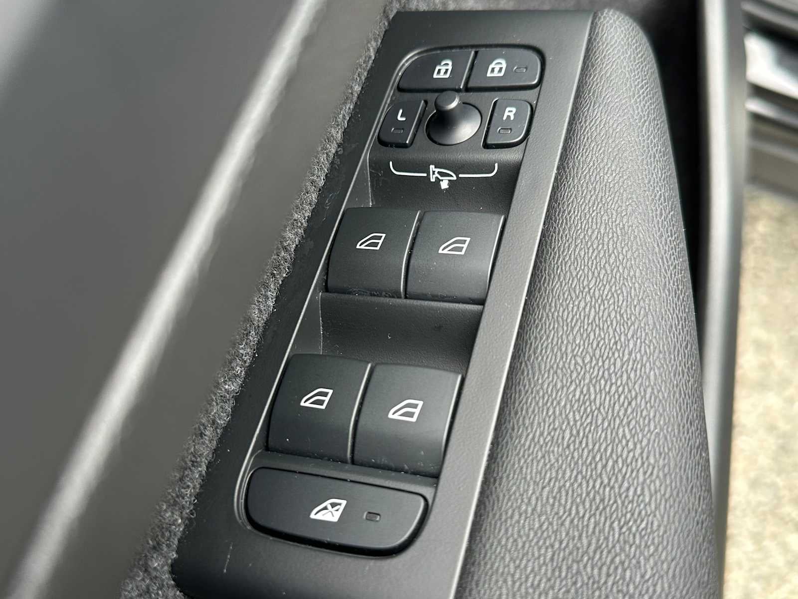 2025 Volvo XC40 Plus Dark Theme