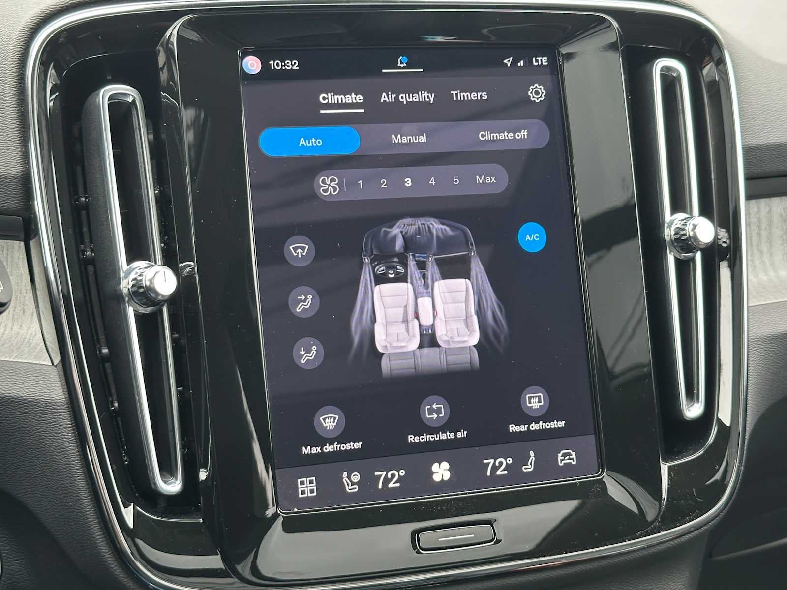 2025 Volvo XC40 Plus Dark Theme