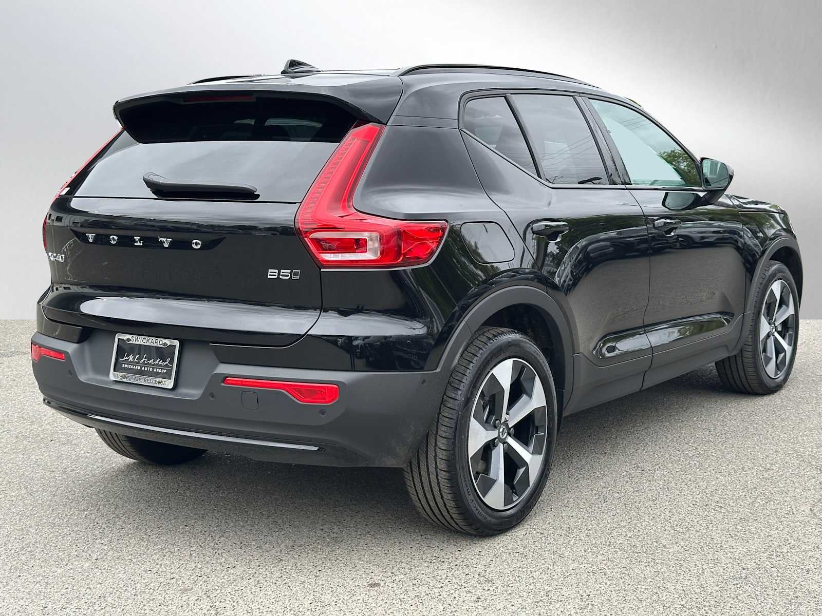 2025 Volvo XC40 Plus Dark Theme