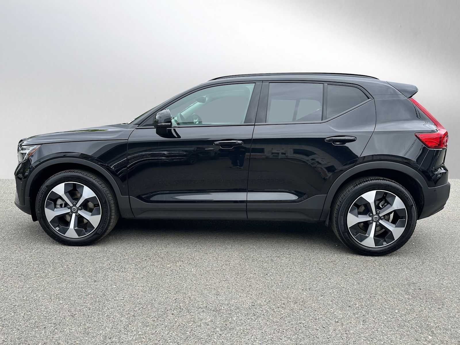 2025 Volvo XC40 Plus Dark Theme