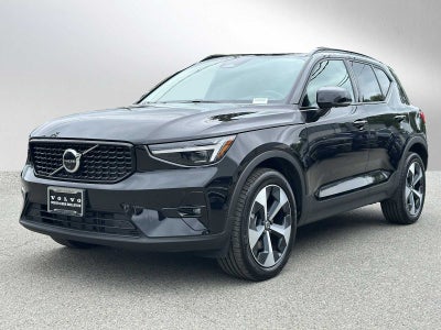 2025 Volvo XC40 Plus Dark Theme