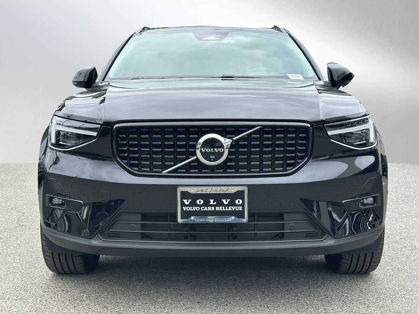 2025 Volvo XC40 Plus Dark Theme