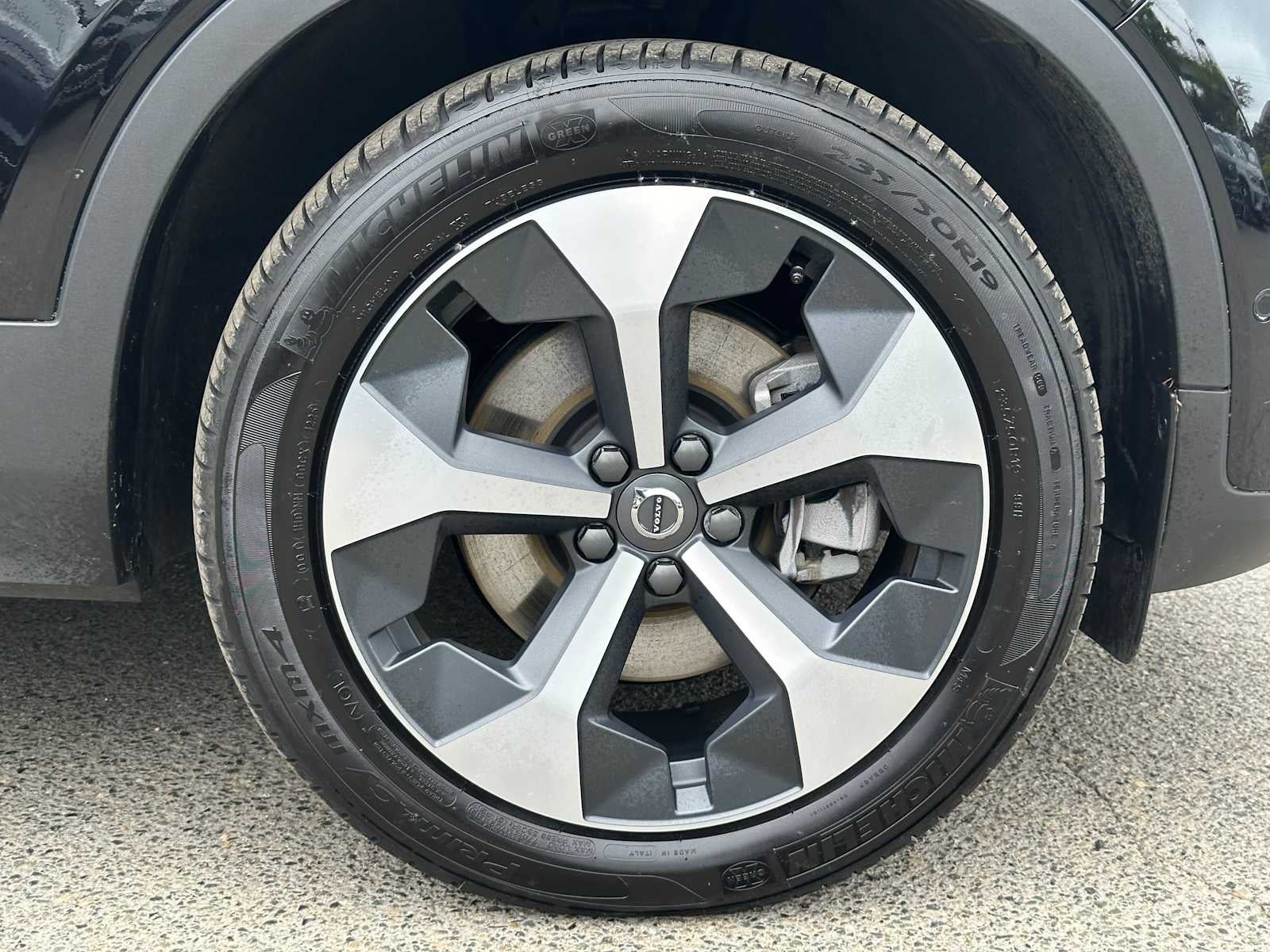 2025 Volvo XC40 Plus Dark Theme