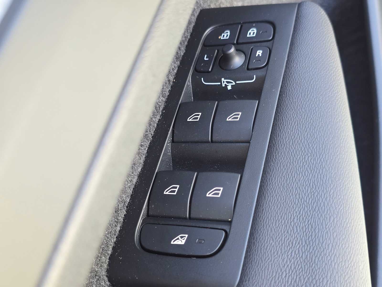 2026 Volvo XC40 Plus