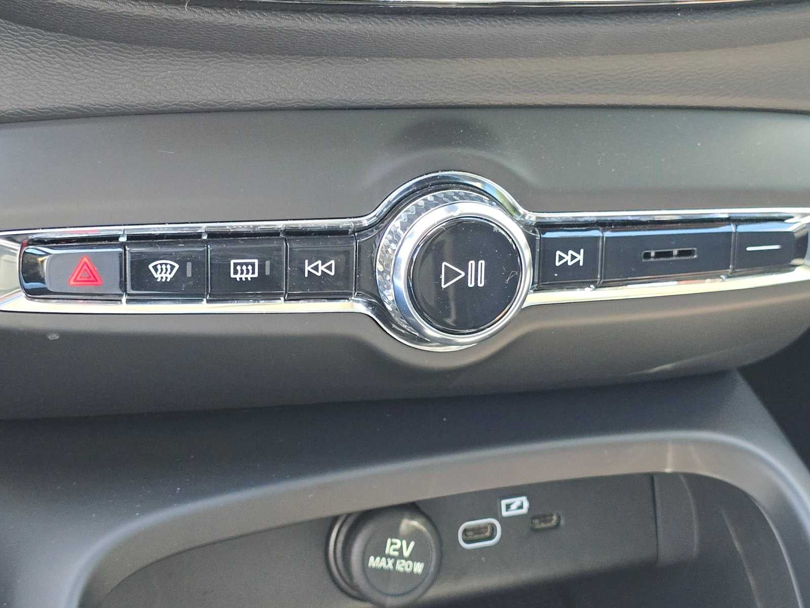 2026 Volvo XC40 Plus