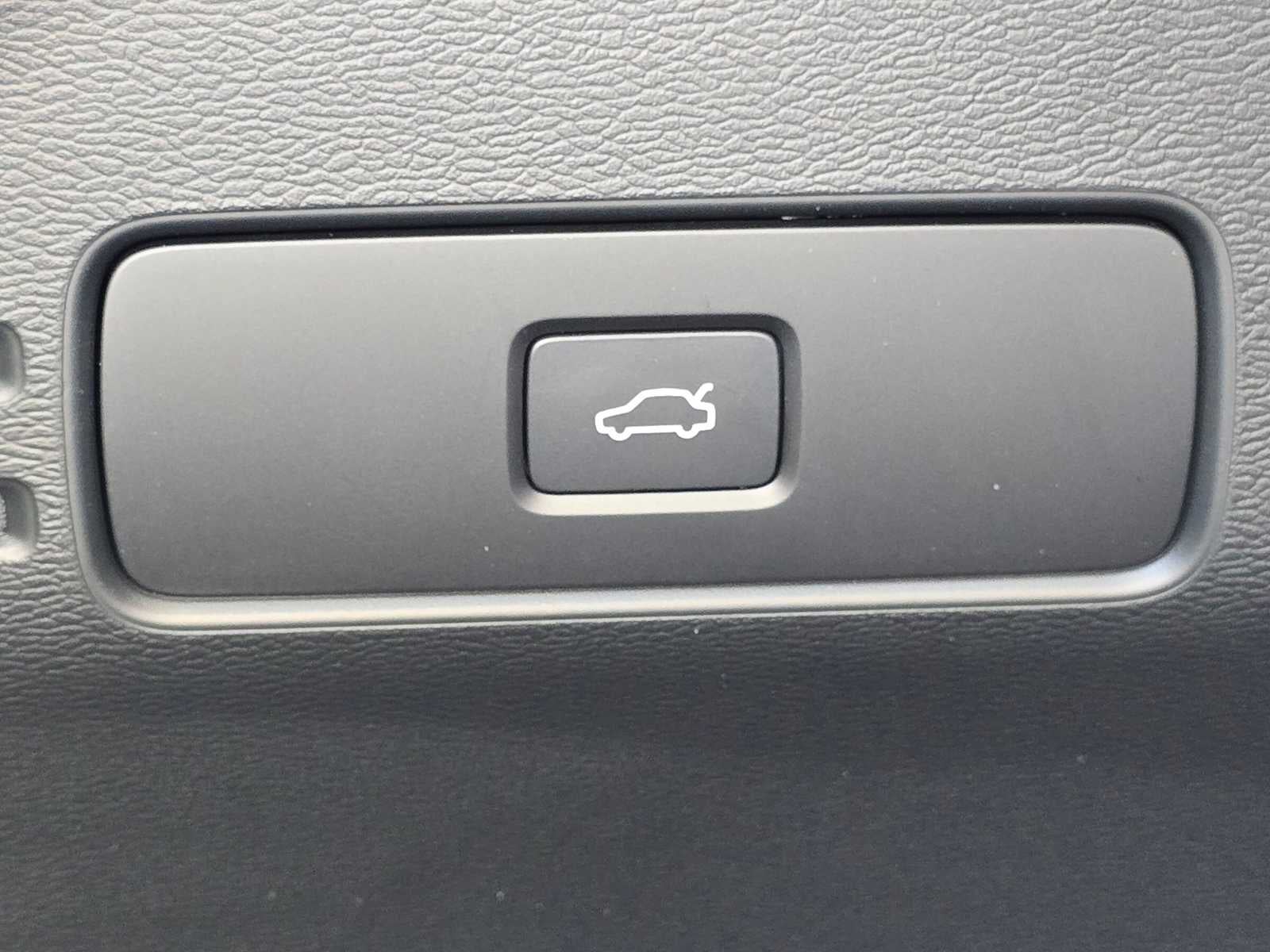 2026 Volvo XC40 Plus