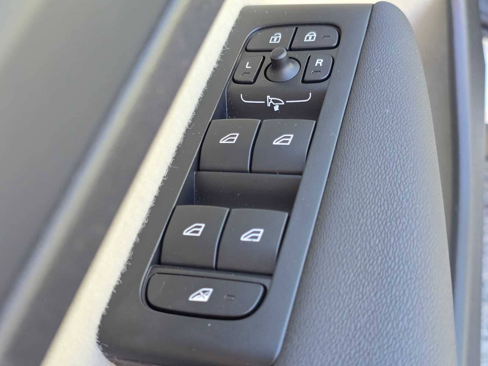 2026 Volvo XC40 Plus