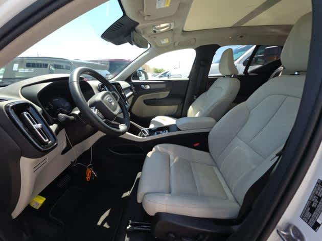 2026 Volvo XC40 Plus