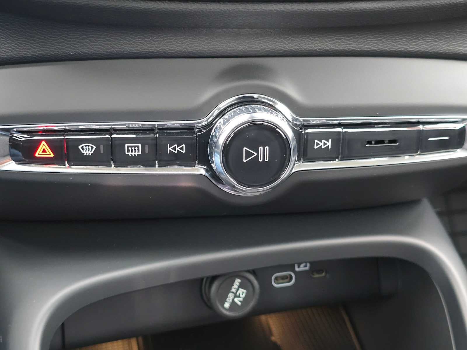 2026 Volvo XC40 Plus