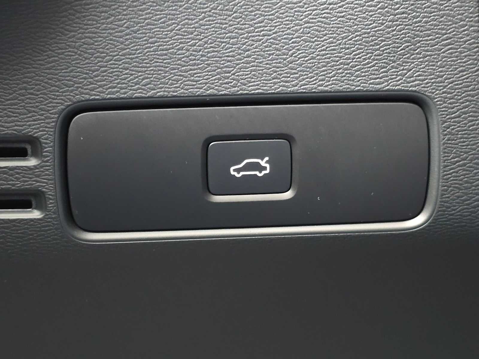 2026 Volvo XC40 Plus