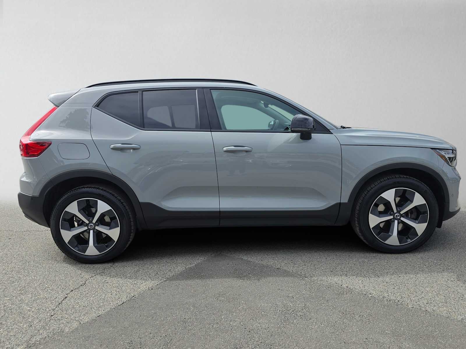 2026 Volvo XC40 Plus