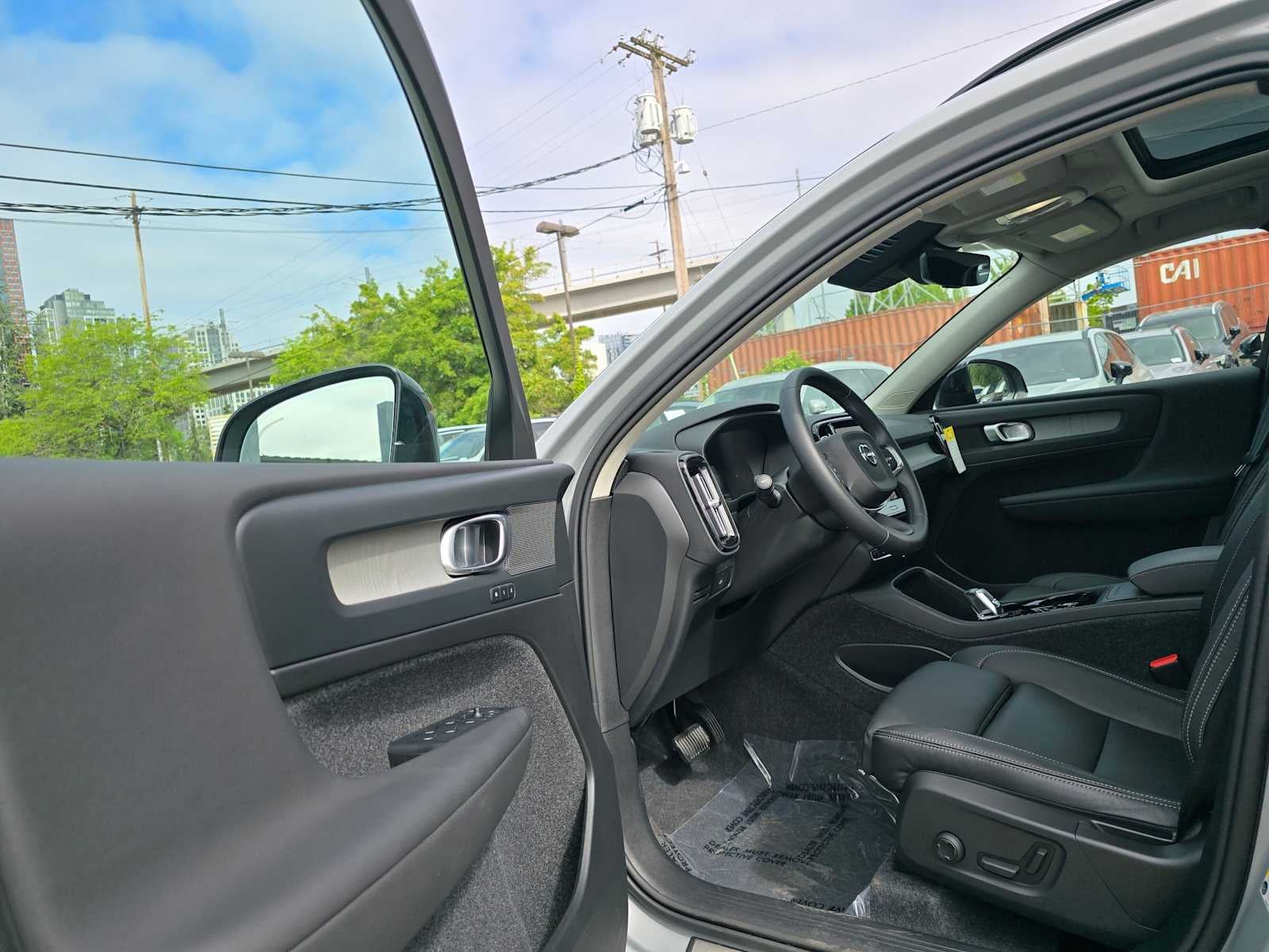 2026 Volvo XC40 Plus