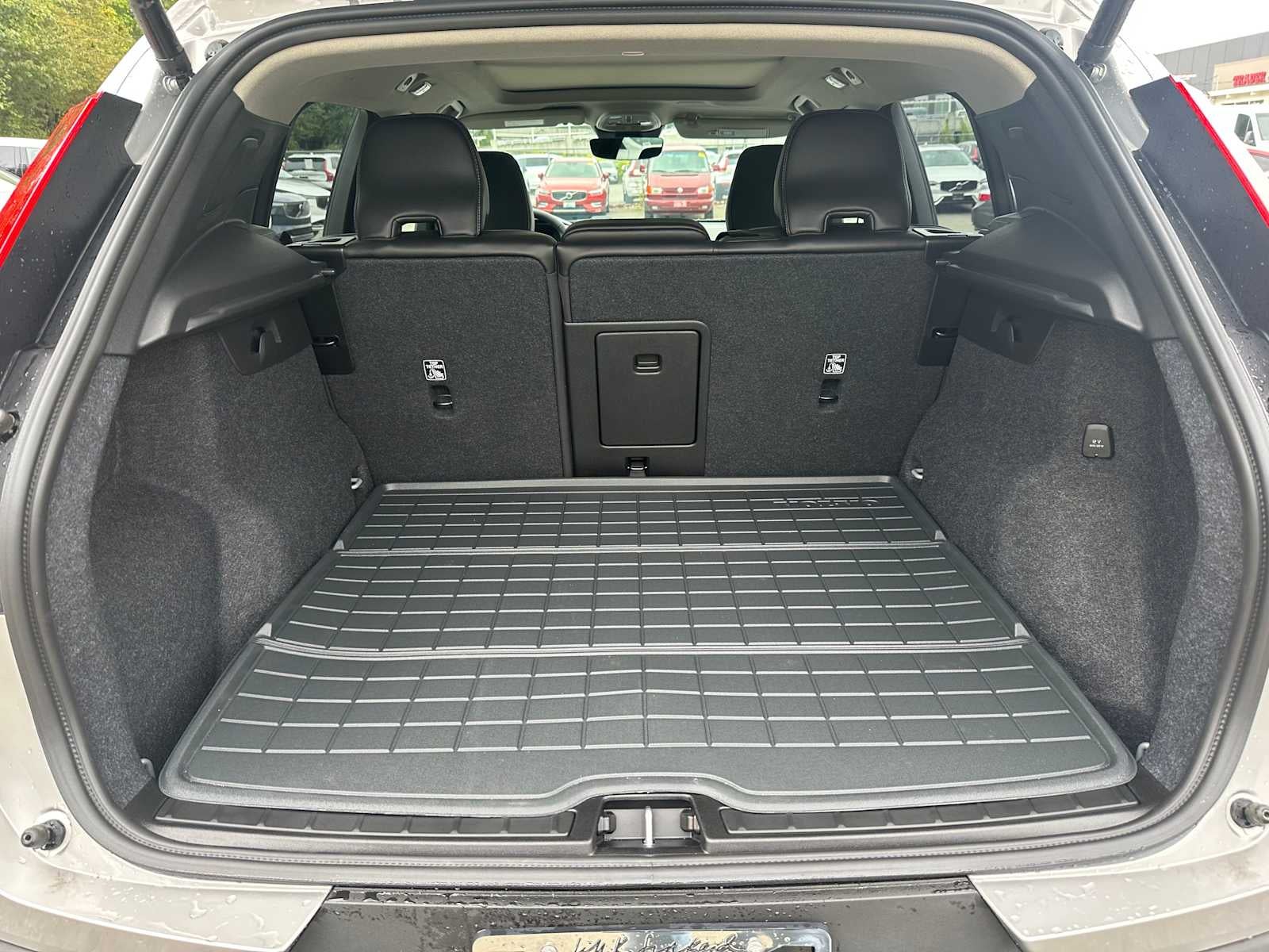 2025 Volvo XC40 Plus Dark Theme