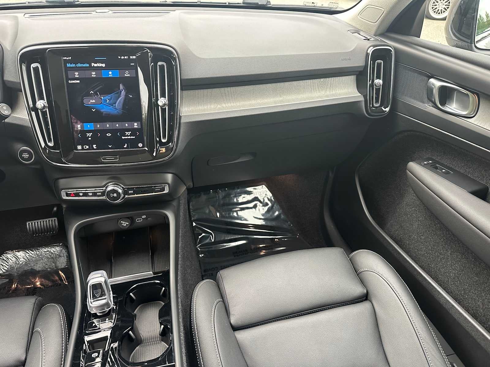 2025 Volvo XC40 Plus Dark Theme