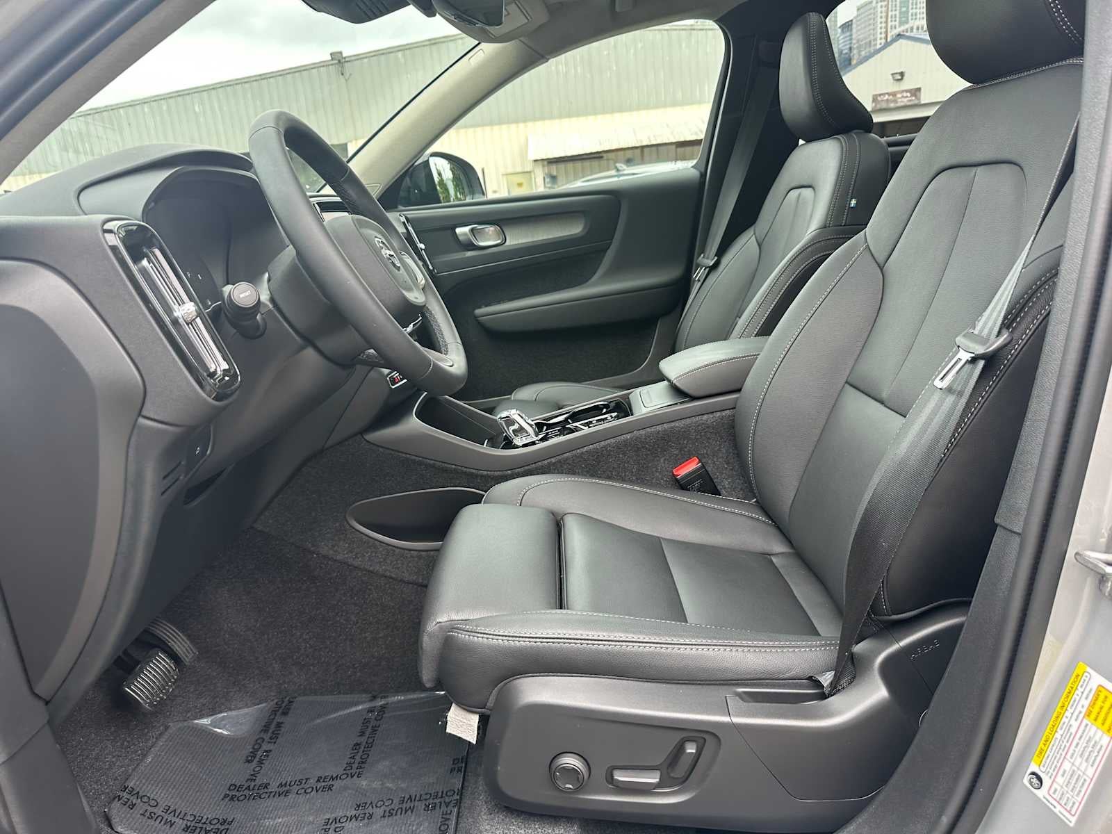 2025 Volvo XC40 Plus Dark Theme