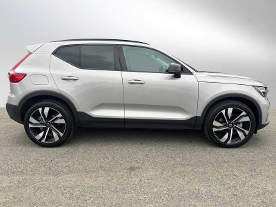 2025 Volvo XC40 Plus Dark Theme