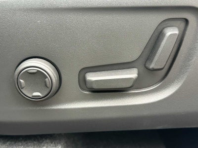 2025 Volvo XC40 Plus Dark Theme