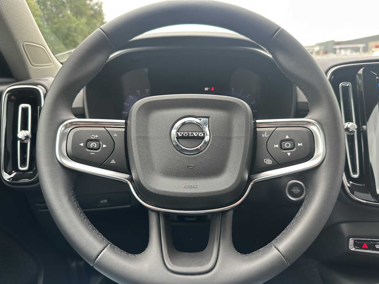 2025 Volvo XC40 Plus Dark Theme