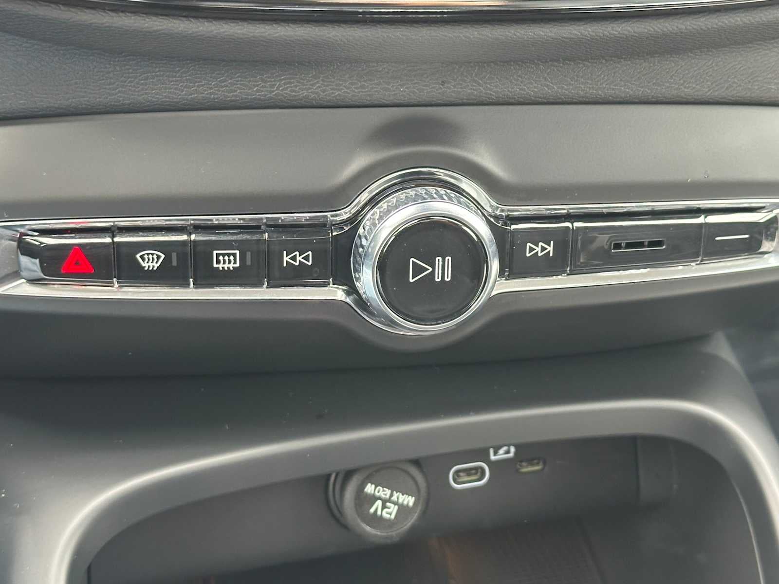 2025 Volvo XC40 Plus Dark Theme