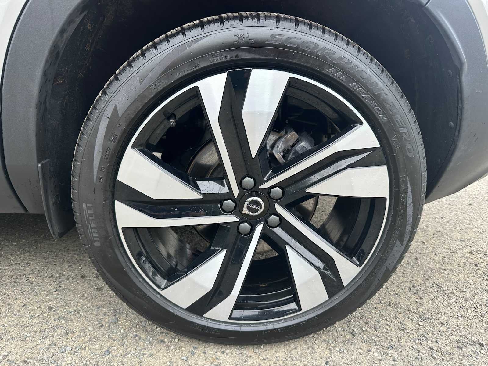 2025 Volvo XC40 Plus Dark Theme