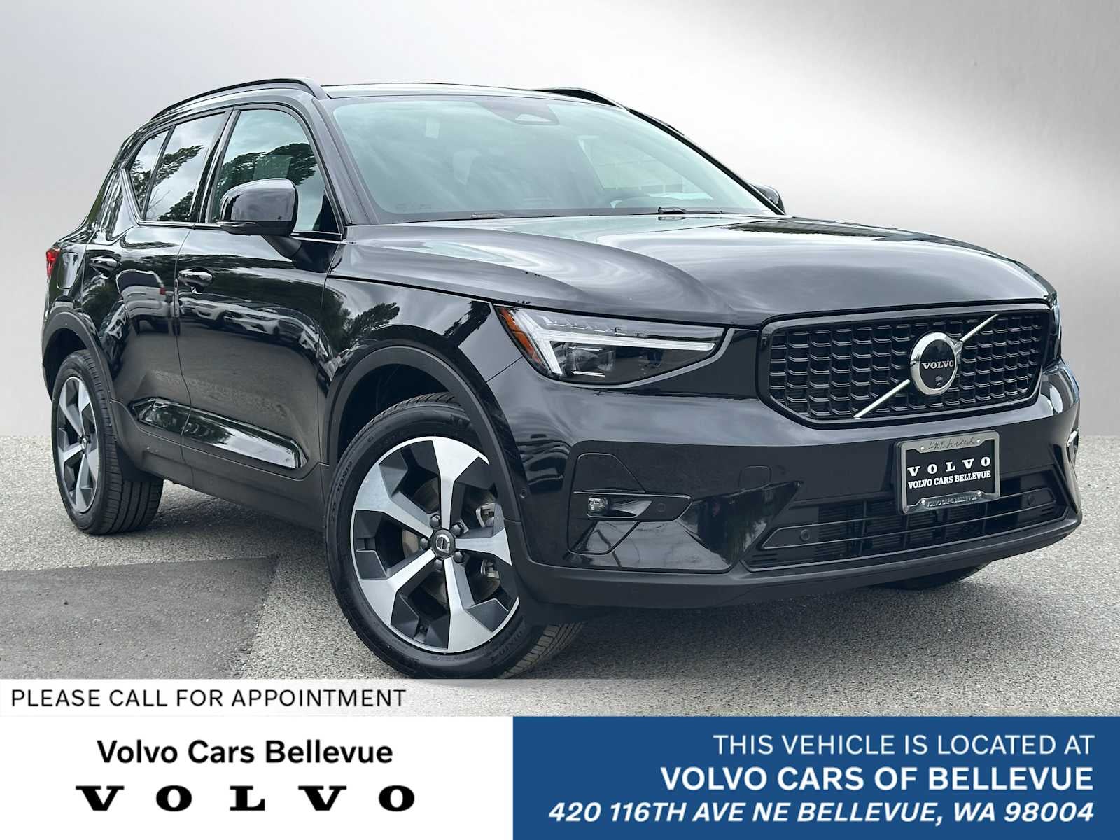 2025 Volvo XC40 Plus Dark Theme