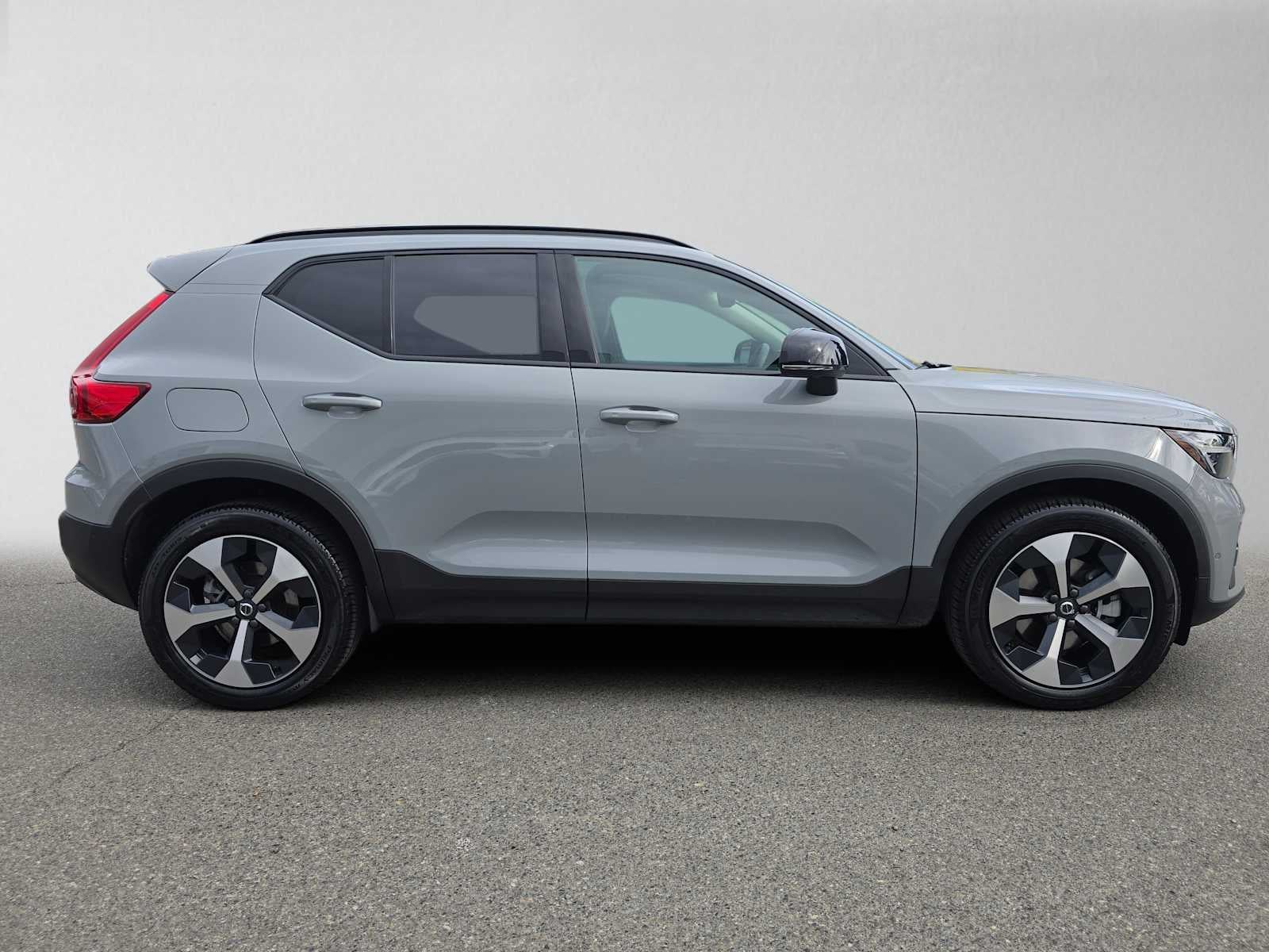 2026 Volvo XC40 Plus